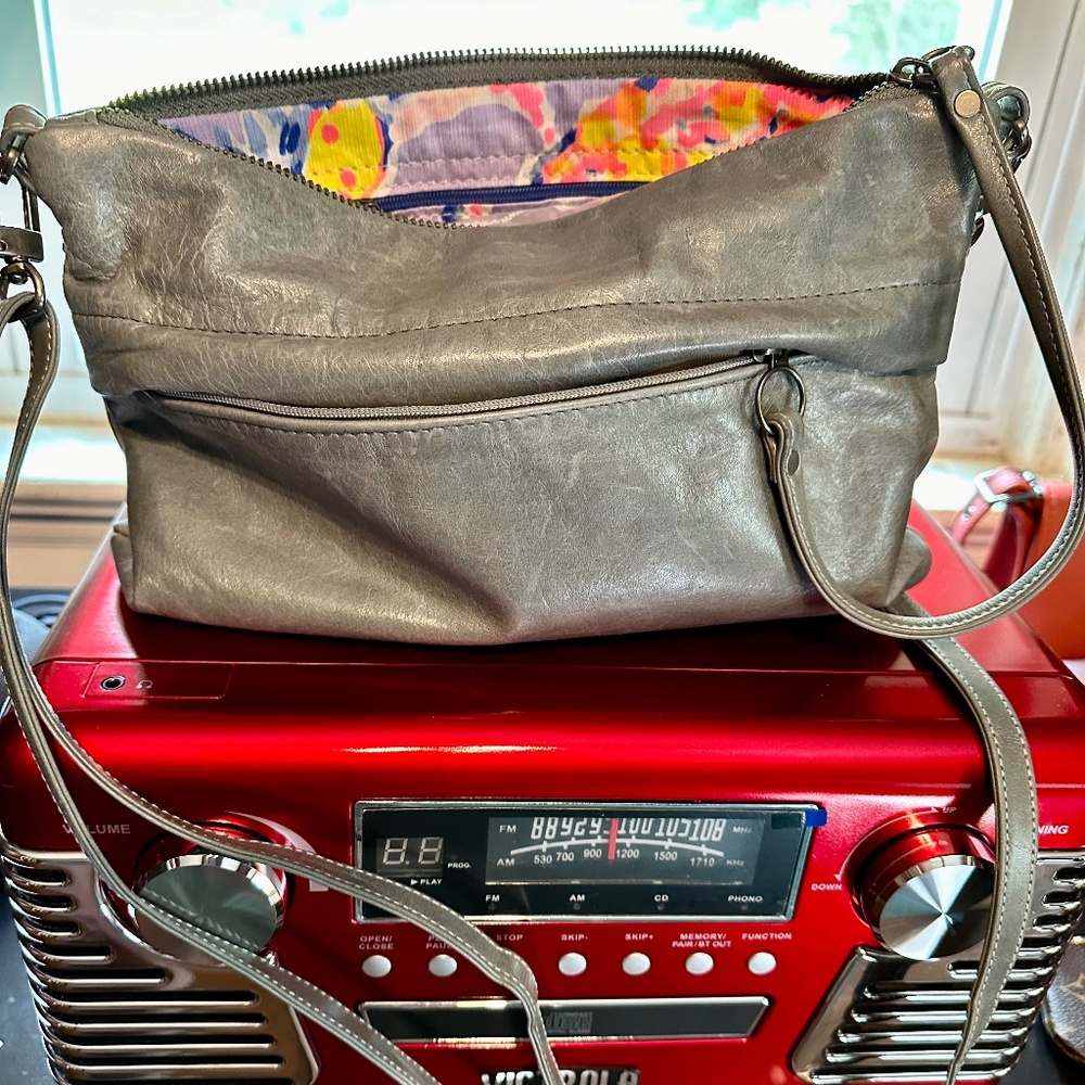 Rough & Tumble Single Zip Pocket Clutch in Storm